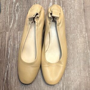 Everlane Women's Leather Ballet Flats in Tan